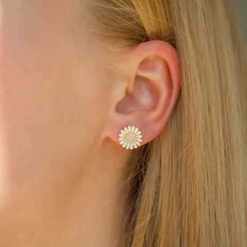 10 - 11 mm margriet oorbellen in verguld zilver