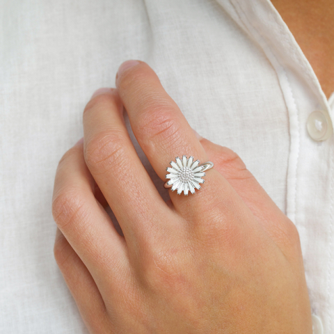 15 mm margriet ring in gerodineerd zilver